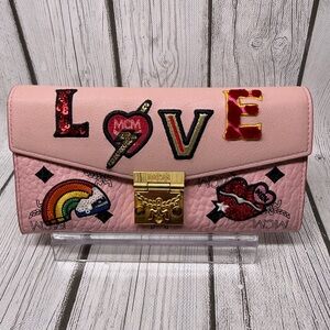 PRE LOVED MCM Patricia Love Patch Crossbody Wallet On Chain